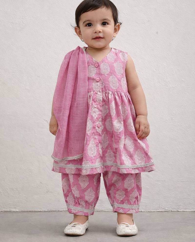 baby girl printed kurta pajama with dupatta set (ing-pinkpaan)
