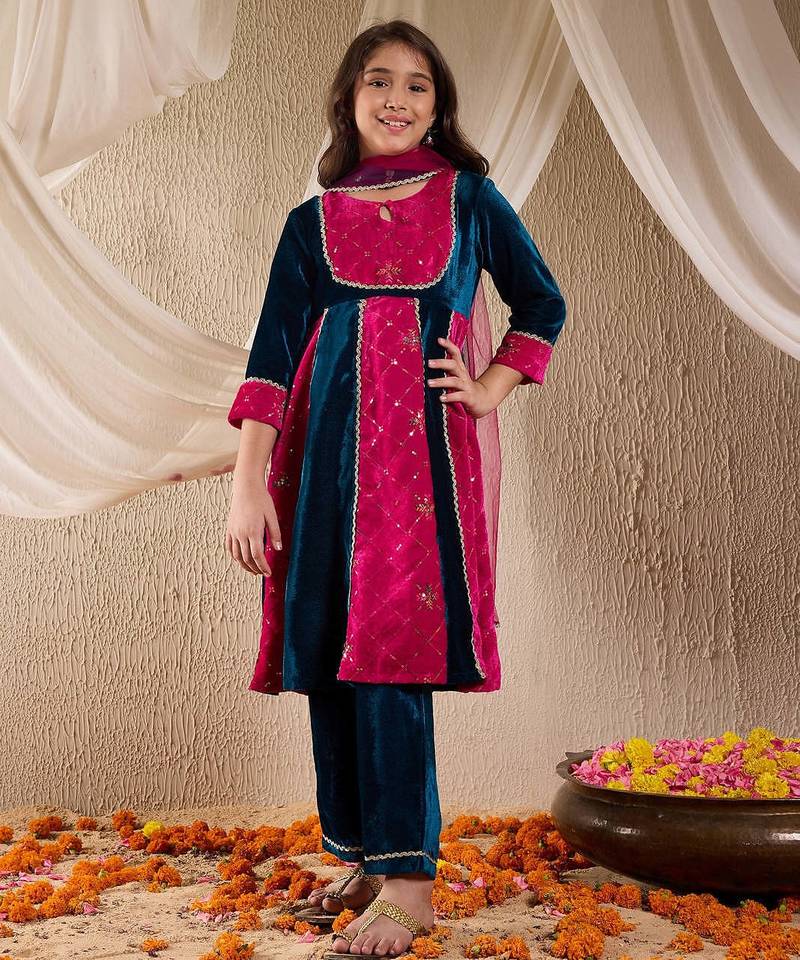 girls floral embroidered sequinned velvet panelled kurta with trouser & dupatta (ks-magseqvelvet)