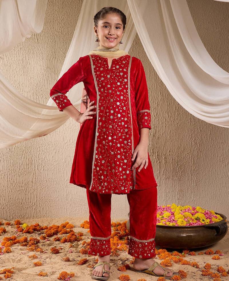 girls floral embroidered sequinned velvet kurta with trousers & dupatta (ks-redseqvelvet)
