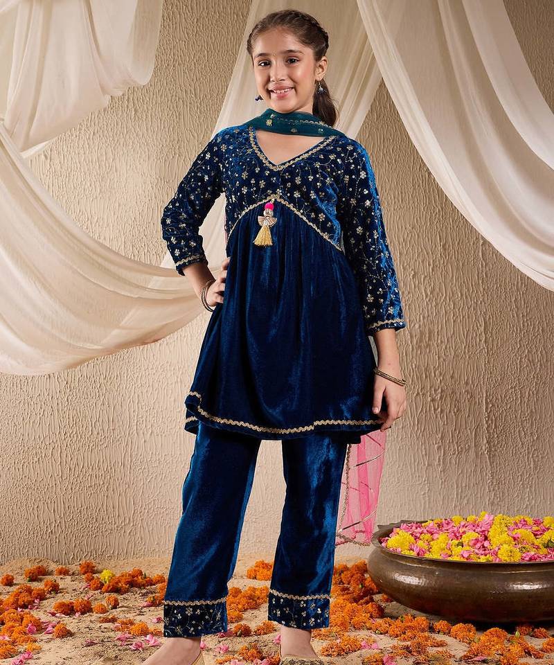 girls floral embroidered sequinned velvet kurta with trouser & dupatta (ks-tealseqvelvet)