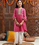 girls magenta ethnic motifs printed regular kurta with pyjamas (ks-magentadobby)
