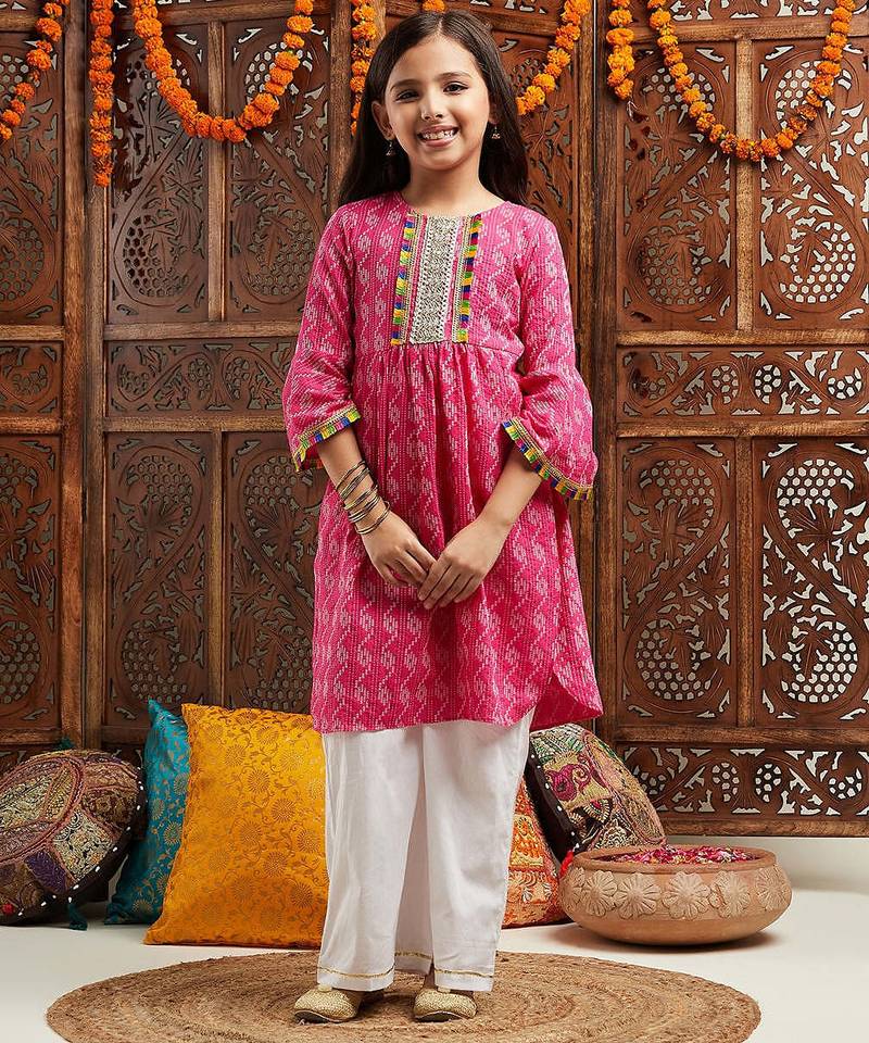 girls magenta ethnic motifs printed regular kurta with pyjamas (ks-magentadobby)