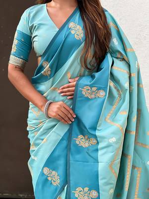 blue soft silk saree with zari work 4