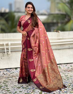peach soft silk saree with zari woven work 3