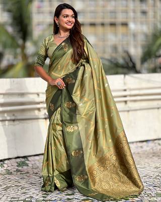 green soft silk saree with zari woven work 3