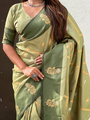 green soft silk saree with zari woven work 4