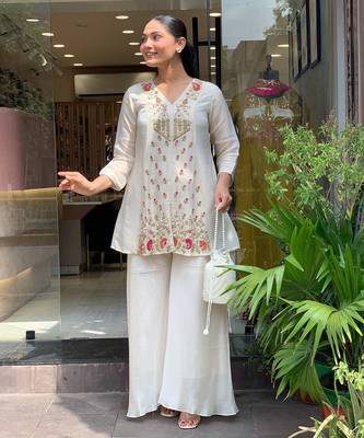Off white women silk embroidered kurta with silk palazzo set full inner ethnic wear 1