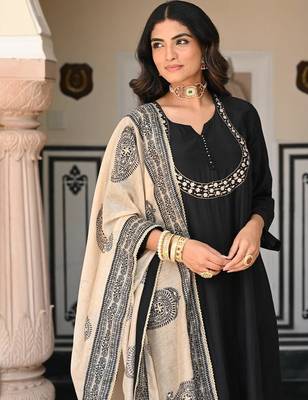 Black women viscose embroidered kurta with viscose bottom and chanderi print dupatta set 2