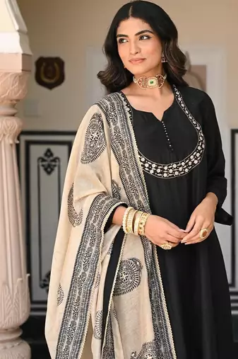 Black women viscose embroidered kurta with viscose bottom and chanderi print dupatta set