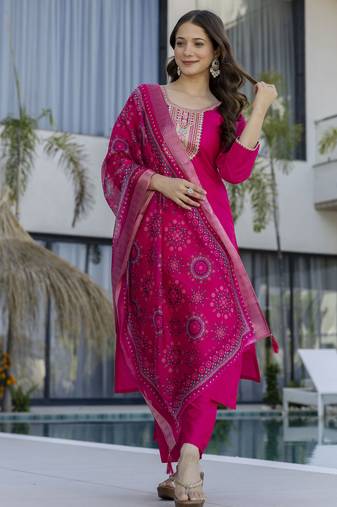 Pink women chanderi cotton embroidered kurti with chanderi bottom and jacquard organza printed dupatta set