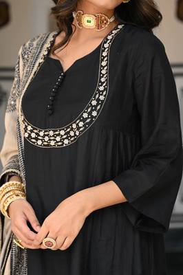 Black women viscose embroidered kurta with viscose bottom and chanderi print dupatta set 4