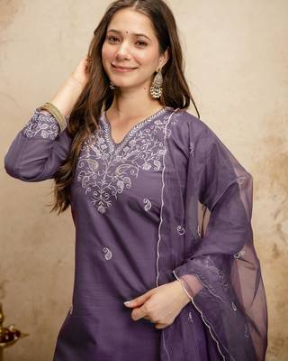 Purple women chanderi embroidered kurta with chanderi bottom and viscose organza embroidered dupatta set 3