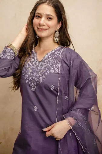 Purple women chanderi embroidered kurta with chanderi bottom and viscose organza embroidered dupatta set