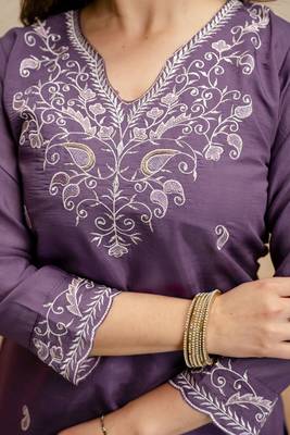 Purple women chanderi embroidered kurta with chanderi bottom and viscose organza embroidered dupatta set 4