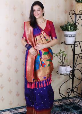navy blue paithani silk saree with bandhani zari work 4