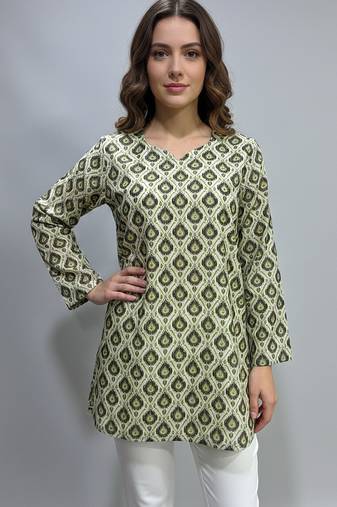 floral digital print muslin silk tunic / stylish short kurti for grilish