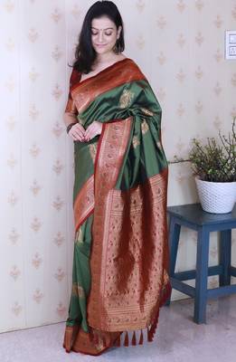 green soft silk saree with rich zari border & contrast blouse 3