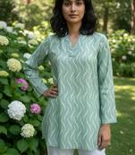  floral digital print muslin silk tunic / stylish short kurti for grilish