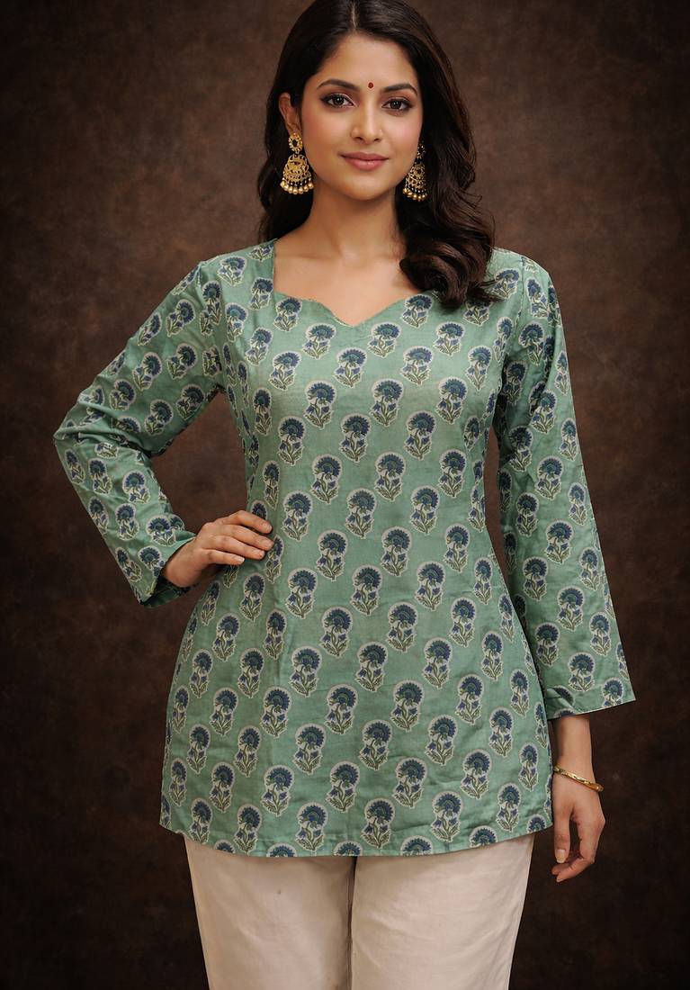  floral digital print muslin silk tunic / stylish short kurti for grilish