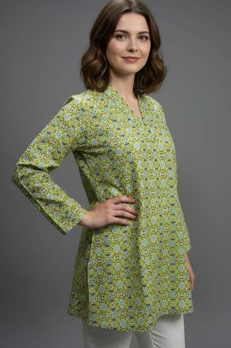  floral digital print muslin silk tunic / stylish short kurti for grilish