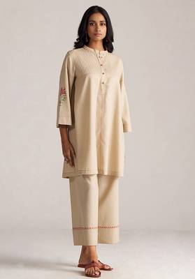 brown linen top and bottom set with minimal style 1