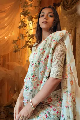 Cream Colour Georgette Fabric Trending Saree With Heavy Work Un-Stitched Blouse