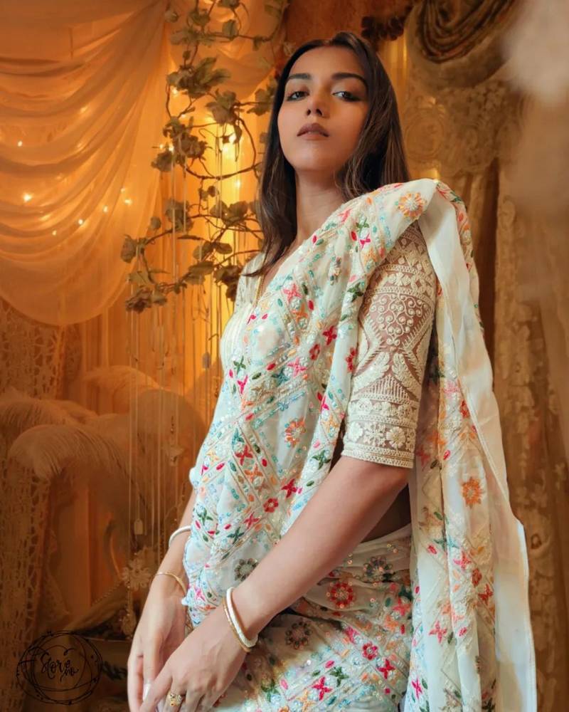 Cream Colour Georgette Fabric Trending Saree With Heavy Work Un-Stitched Blouse