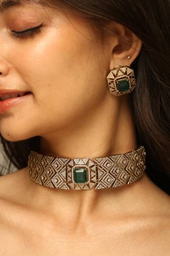 Lustrous geometric emerald & diamond choker set