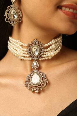 Majestic tiered emerald festoon necklace set 1