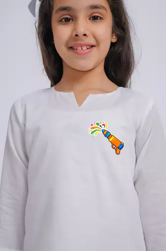 girls wear white cambric kurta with holi chest print