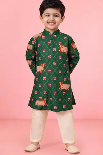 boys green pichwai print cotton kurta with cream pyjama     wedding & festive wear