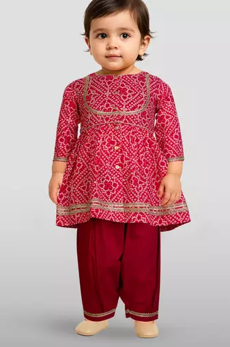 girls wear red bandhani cotton kurta with patiala cotton set