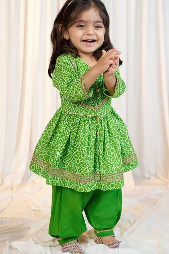 girls wear green cotton bandhani kurta patiala set