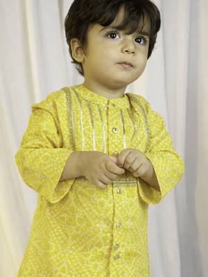 kids wear yellow cotton bandhani kurta pyjama set for boys 2