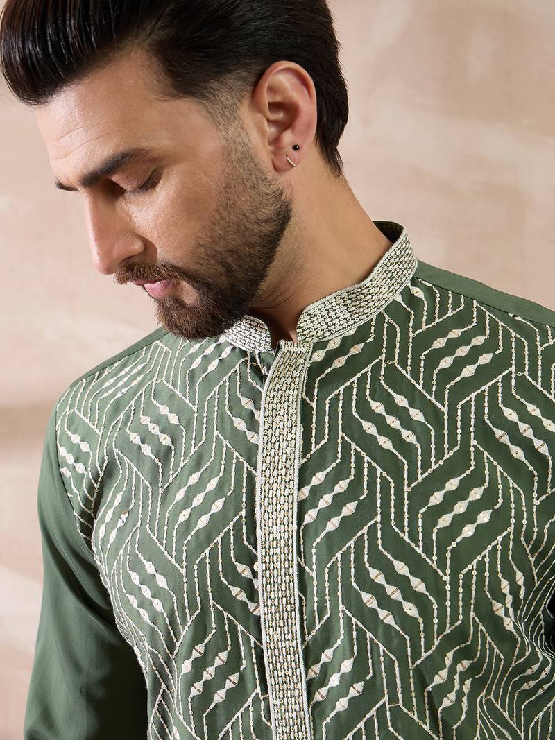 Men green silk blend embroidered mandarin collar straight kurta with trouser