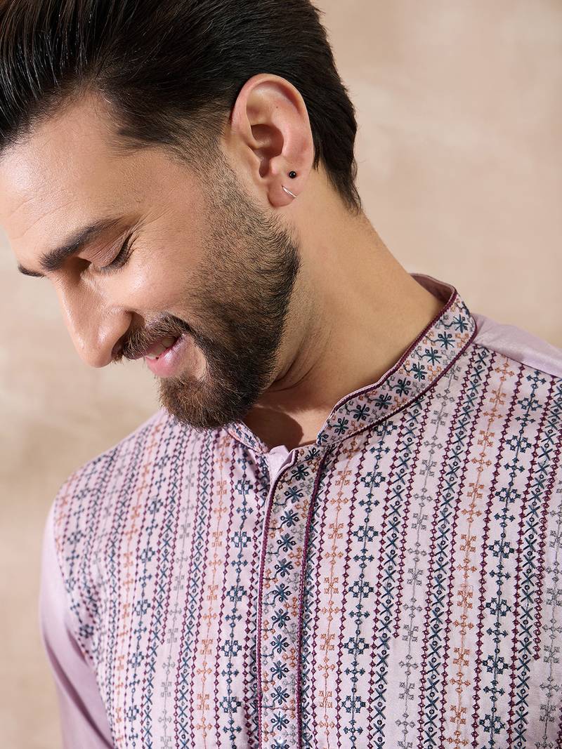 Men lavender silk blend embroidered mandarin collar straight kurta with trouser