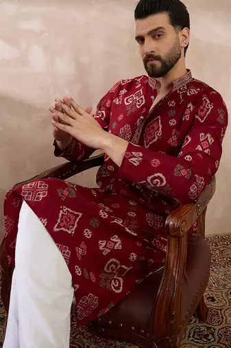 Men red silk blend printed mandarin collar straight kurta with trouser