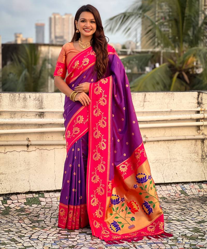 Magenta soft silk zari weaving saree with contrast blouse piece