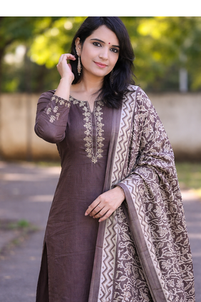 brown cotton kurta set with printed pattern 2