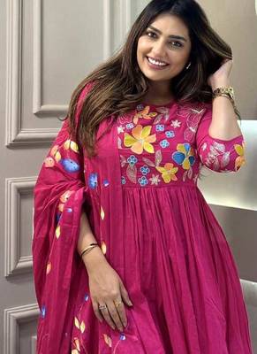dark rani pink rayon kurti set with embroidered work 5