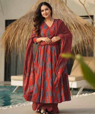 Maroon digital printed maslin traditional gown set with dupatta 2