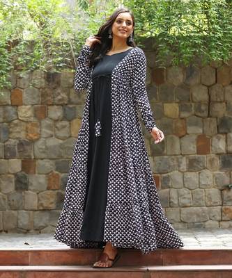 Black digital printed muslin traditional anarkali gown with shrug 3