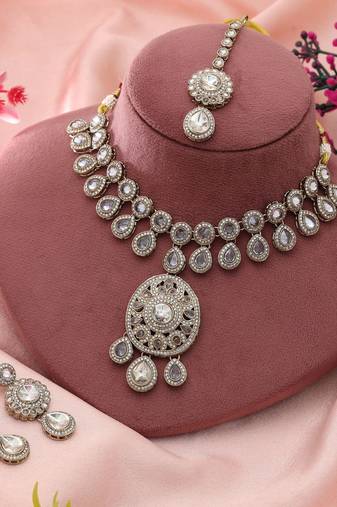 White Color Kundan Necklace Set Bridal Wear Design