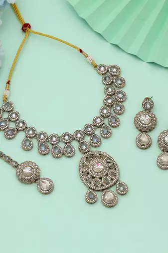 white color kundan necklace set bridal design 