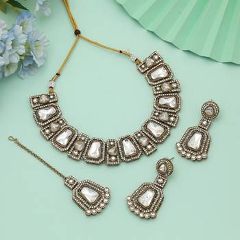white color kundan necklace set minimal design 1
