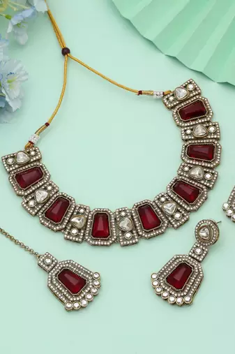  maroon color kundan necklace set bridal style 