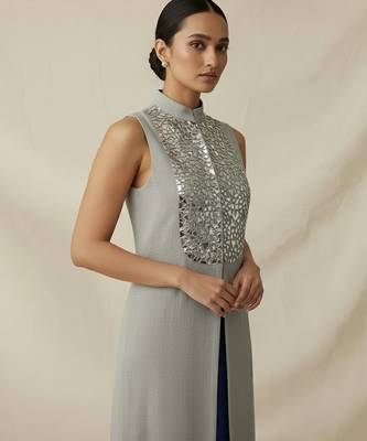 Grey embroidered raw silk kurta set 3