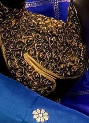 blue kanjivaram silk saree gold zari checks weave 4