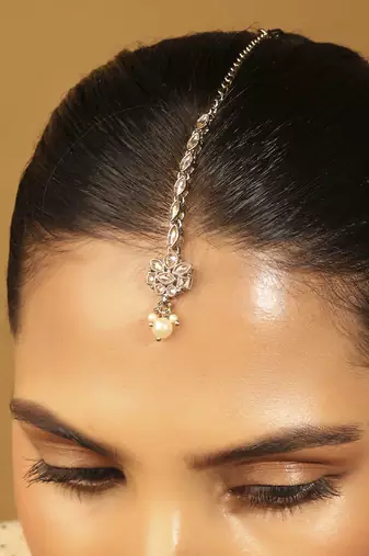 minimal kundan pearl drop maang tikka in gold tone