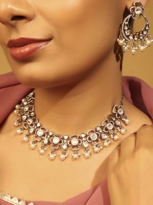 Round & oval shape white kundan stone gold plated brass choker necklace set with maang tikkka for women 4